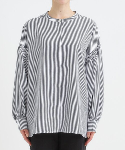 DRESKIP（ドレスキップ）の「【洗濯後シワになりにくい/吸水速乾/UVカット】着こなしで雰囲気いろいろ　お袖シャーリングシャツ（シャツ/ブラウス・レディース・ダークブラウン/オフホワイト/ネイビー系2・01/02/03/04）」の9枚目の写真