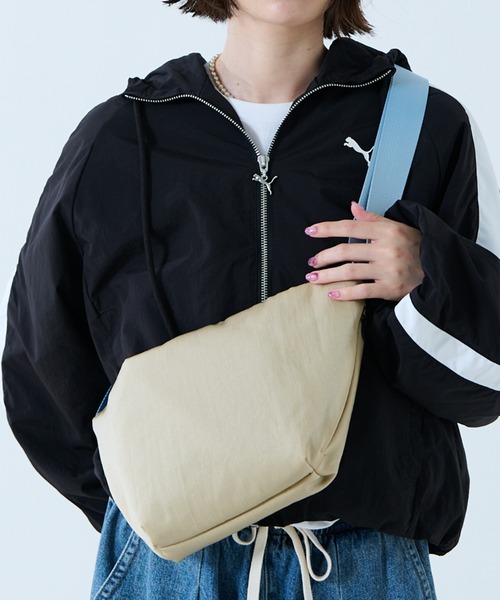 SML（エスエムエル）の「【SML/エスエムエル】ショルダーバッグS/K905058/シンプル/バッグ/撥水/ユニセックス【WEB限定】（ショルダーバッグ・レディース・ベージュ/ブラウン/グレー/ブラック・フリー）」の4枚目の写真