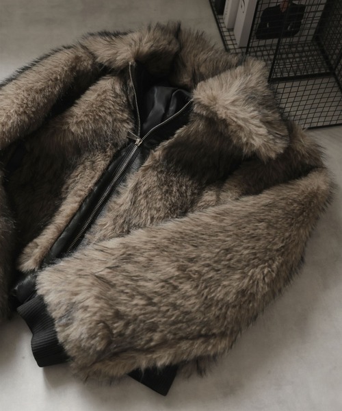 Ulysses（ユリシス）の「レザーパイピングショート丈ファーブルゾン（その他アウター・レディース・モカ・S/M）」の4枚目の写真