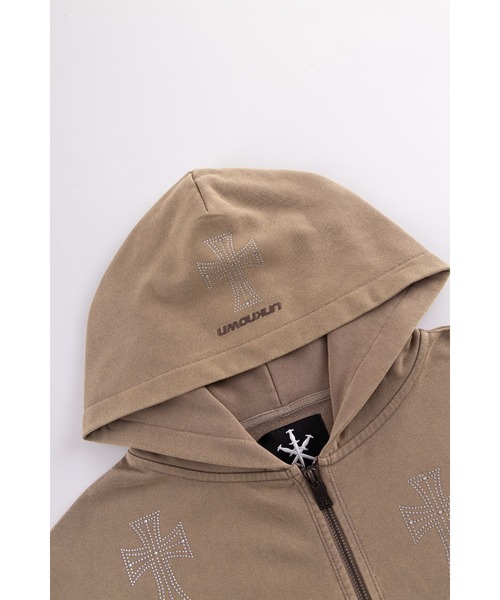 UNKNOWN LONDON（アンノウン・ロンドン）の「ジップフーディ｜Outline Cross Rhinestone Zip Hoodie｜Unknown London（パーカー・メンズ・レッド/ブラック/ベージュ・MEDIUM/LARGE/X-LARGE/SMALL）」の20枚目の写真