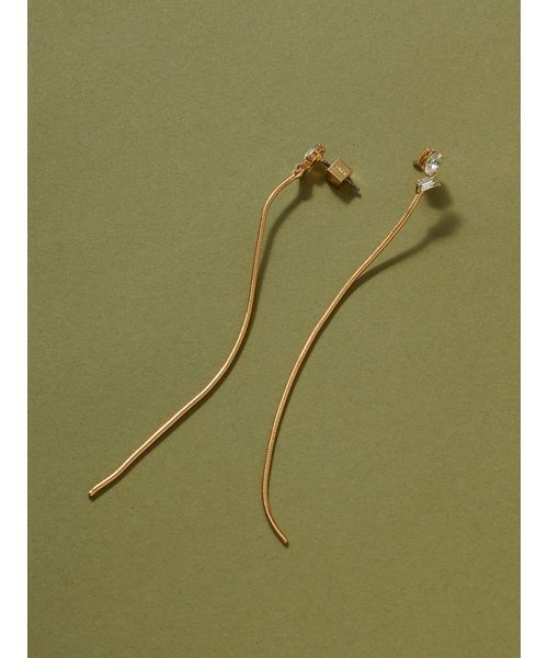 SNIDEL（スナイデル）の「ロングチェーンピアス（ピアス（両耳用）・レディース・シルバー/ゴールド・F）」の3枚目の写真