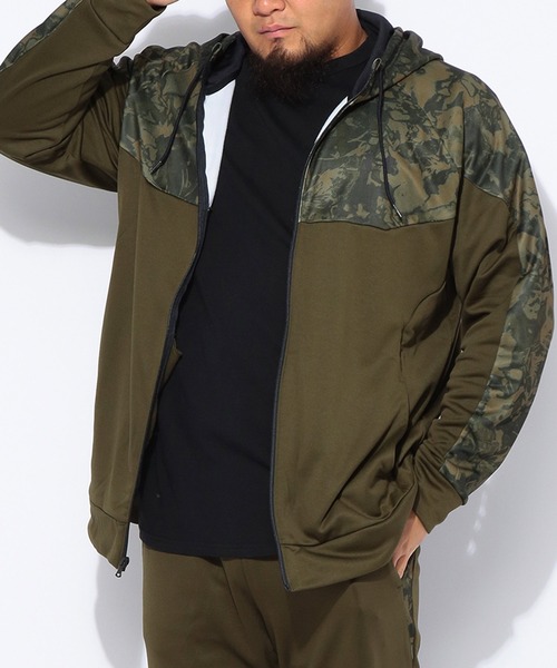 UNDER ARMOUR(アンダーアーマー)の「UNDER ARMOUR (アンダーアーマー) LOOSE アーマーフリース カモ フルジップ フーディーパーカー(パーカー・メンズ・ブラック/カーキ・3XL/4XL/5XL)」の2枚目の写真