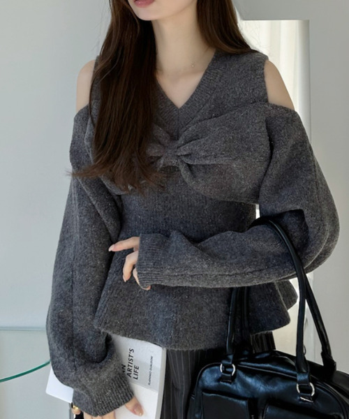 Ada.(エイダ)の「リボン 付き オープンショルダー ペプラム ニット プルオーバー(ニット/セーター・レディース・グレー/アイボリー/ブラック/ブラウン・FREE)」の5枚目の写真