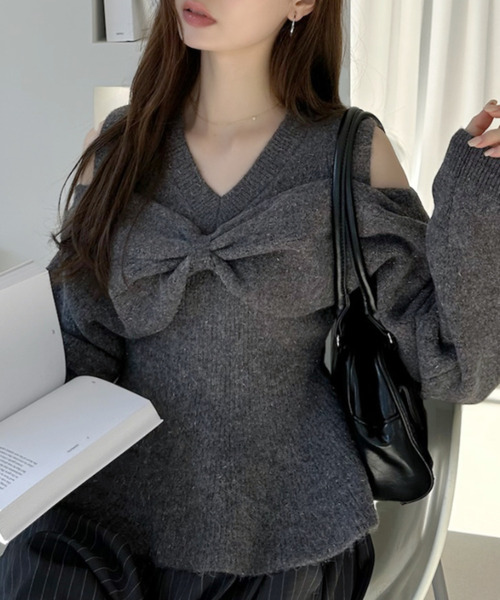 Ada.(エイダ)の「リボン 付き オープンショルダー ペプラム ニット プルオーバー(ニット/セーター・レディース・グレー/アイボリー/ブラック/ブラウン・FREE)」の8枚目の写真