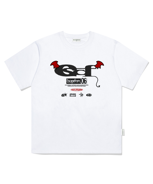 ESCAPEFROM(エスケープフロム)の「デビル ESCF ロゴ コラージュプリント オーバーサイズ 半袖Tシャツ ホワイト(Tシャツ/カットソー・レディース・その他・SMALL/MEDIUM/LARGE)」の2枚目の写真