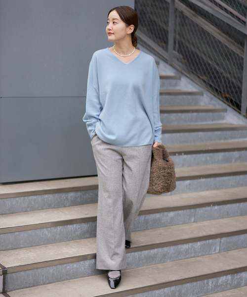 IENA(イエナ)の「《追加2》Fineニュージーウール ニュアンス Vプルオーバー(ニット/セーター・レディース・ベージュ/スカイブルー/グレー・FREE)」の11枚目の写真