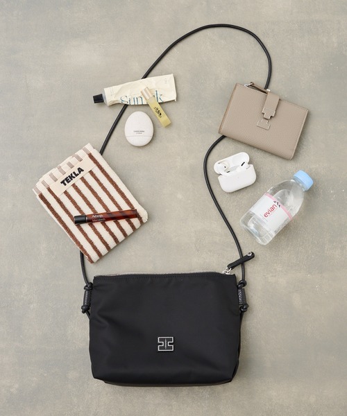 IACUCCI（イアクッチ）の「アーゴ ポーチSD NYLON/CERVO（ショルダーバッグ・レディース・ブラック・FREE）」の2枚目の写真