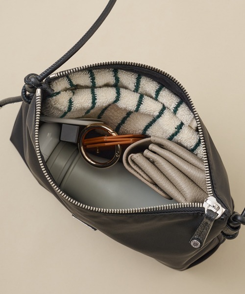 IACUCCI(イアクッチ)の「アーゴ ポーチSD NYLON/CERVO(ショルダーバッグ・レディース・ブラック・FREE)」の18枚目の写真
