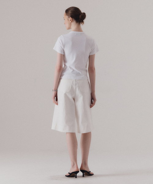 SILN（シルン）の「Classic contour bermuda pants (WHITE)（その他パンツ・レディース・その他・SMALL/MEDIUM）」の2枚目の写真