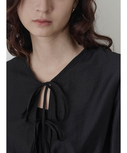 LAUTREDE MIN(ロートルドミン)の「Ella Ribbon Black blouse(シャツ/ブラウス・レディース・ブラック・SMALL/MEDIUM)」の3枚目の写真