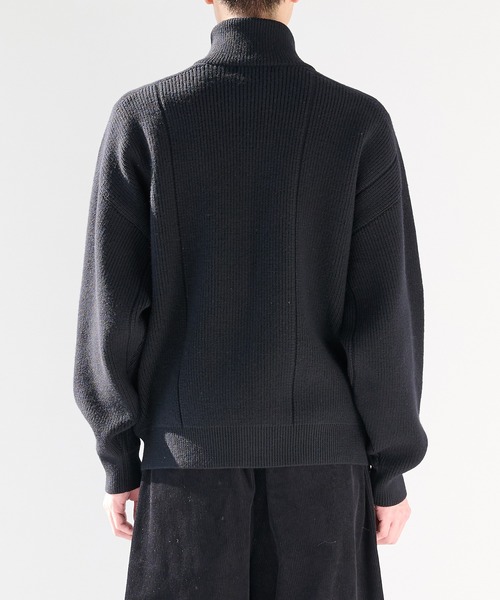 WRAPINKNOT（ラッピンノット）の「【WRAPINKNOT/ラッピンノット】編地切替ドライバーズニット（ニット/セーター・メンズ・ブラック/グレー・2/3）」の5枚目の写真