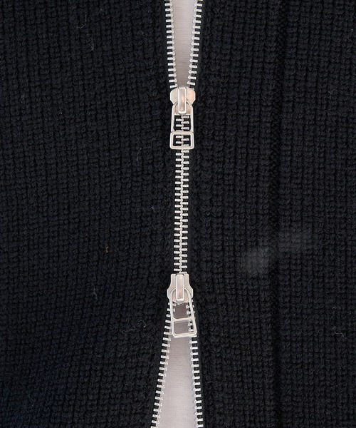 WRAPINKNOT（ラッピンノット）の「【WRAPINKNOT/ラッピンノット】編地切替ドライバーズニット（ニット/セーター・メンズ・ブラック/グレー・2/3）」の7枚目の写真