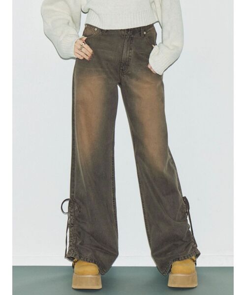 EVRIS（エヴリス）の「サイドギャザーリボンセミワイドデニムパンツ（デニムパンツ・レディース・ブラウン/インディゴブルー・MEDIUM/SMALL）」の2枚目の写真