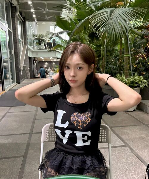 KATRINA K（カトリーナケイ）の「ラブピンクレオパードスリムフィット半袖Tシャツ-2カラー（Tシャツ/カットソー・レディース・ホワイト/ブラック・FREE）」の4枚目の写真