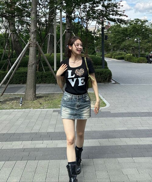 KATRINA K（カトリーナケイ）の「ラブピンクレオパードスリムフィット半袖Tシャツ-2カラー（Tシャツ/カットソー・レディース・ホワイト/ブラック・FREE）」の5枚目の写真