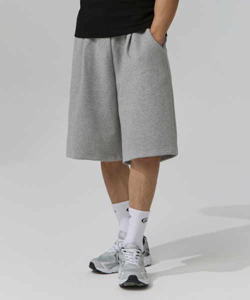 BLACK MONSTER FIT(ブラックモンスターフィット)の「ワンタックワイドバミューダパンツ (2色) / BM240921(スウェットパンツ・メンズ・ブラック/グレー・MEDIUM/LARGE/X-LARGE/2XL)」の3枚目の写真