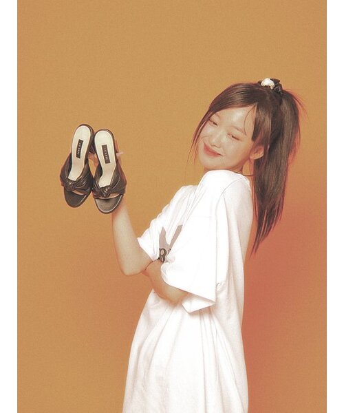 LEVASE（ルバズ）の「e.g) daisy sandal-black 7cm（サンダル・レディース・その他・38/39/35/36/37/36.5/37.5/35.5/38.5）」の4枚目の写真