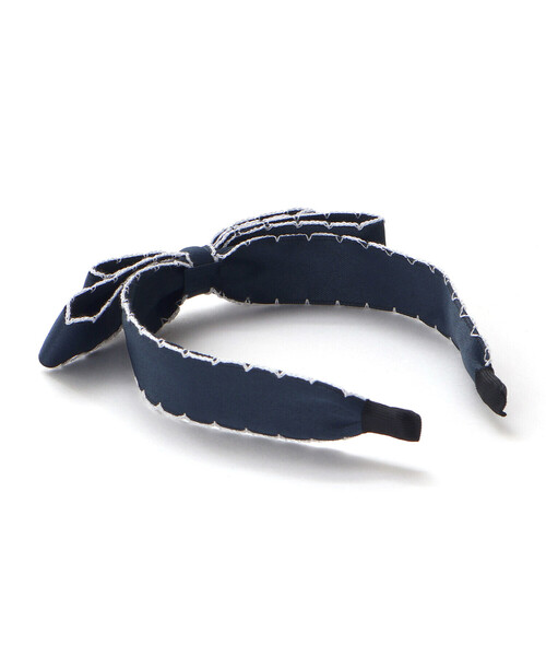 BeBe（ベベ）の「バイカラースカラップリボンカチューシャ（カチューシャ・キッズ・オフホワイト/ネイビー・FREE）」の6枚目の写真