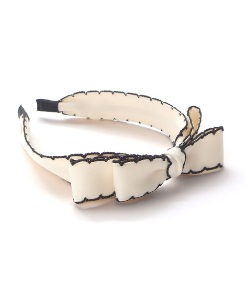 BeBe（ベベ）の「バイカラースカラップリボンカチューシャ（カチューシャ・キッズ・オフホワイト/ネイビー・FREE）」の8枚目の写真