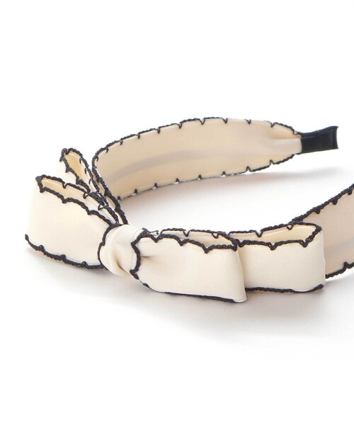 BeBe（ベベ）の「バイカラースカラップリボンカチューシャ（カチューシャ・キッズ・オフホワイト/ネイビー・FREE）」の10枚目の写真