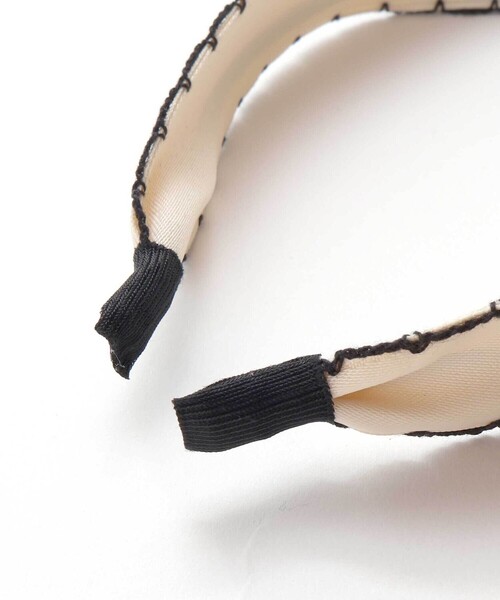 BeBe（ベベ）の「バイカラースカラップリボンカチューシャ（カチューシャ・キッズ・オフホワイト/ネイビー・FREE）」の13枚目の写真