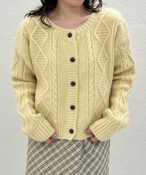 31 Sons de mode（トランテアン　ソン　ドゥ　モード）の「2025秋冬新作 一部店舗限定 ケーブルニットカーディガン（カーディガン/ボレロ・レディース・ホワイト/ベージュ/パープル・ﾌﾘ-）」の3枚目の写真