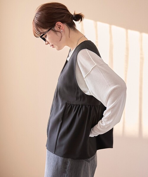 coen（コーエン）の「リネンライク ペプラムジップベスト（ベスト・レディース・ブラック/モカ・FREE）」の6枚目の写真