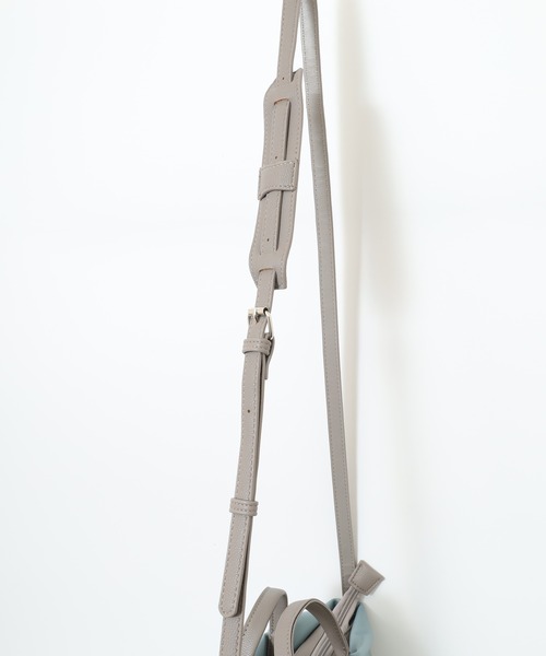 Legato Largo(レガートラルゴ)の「Legato Largo 肩楽PUミニショルダーバッグ(ショルダーバッグ・レディース・ブラック/ブルー/グレイッシュベージュ・FREE)」の4枚目の写真
