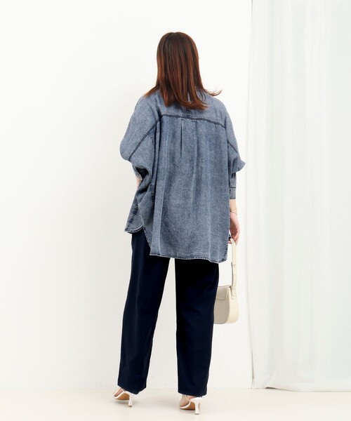 MICO COULIER（ミコクリエ）の「パウダーデニムドルマンシャツ（シャツ/ブラウス・レディース・サックスブルー/インディゴブルー・38）」の5枚目の写真