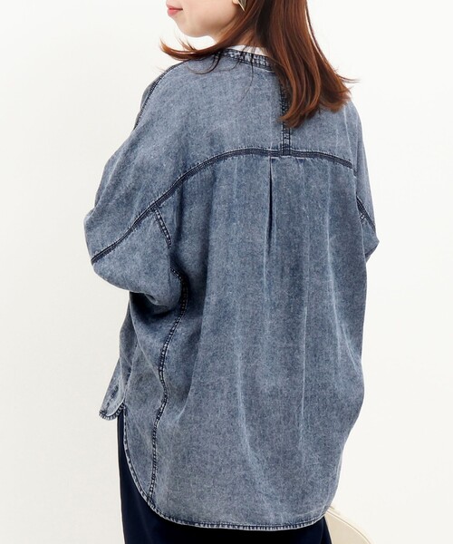 MICO COULIER（ミコクリエ）の「パウダーデニムドルマンシャツ（シャツ/ブラウス・レディース・サックスブルー/インディゴブルー・38）」の6枚目の写真
