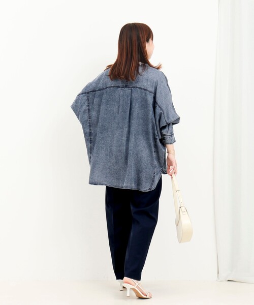 MICO COULIER（ミコクリエ）の「パウダーデニムドルマンシャツ（シャツ/ブラウス・レディース・サックスブルー/インディゴブルー・38）」の7枚目の写真