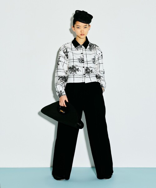 LOULOU WILLOUGHBY（ルルウィルビー）の「【LOULOU WILLOUGHBY】SILK COフラワーチェックシャツブラウス（シャツ/ブラウス・レディース・ホワイト系その他・2）」の2枚目の写真