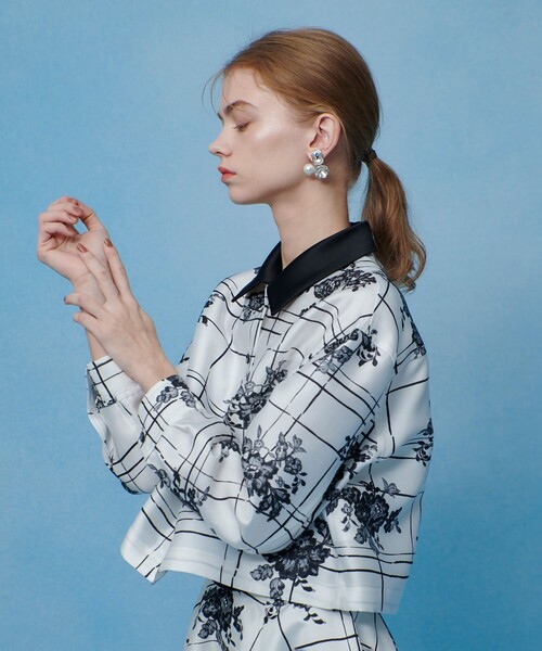 LOULOU WILLOUGHBY（ルルウィルビー）の「【LOULOU WILLOUGHBY】SILK COフラワーチェックシャツブラウス（シャツ/ブラウス・レディース・ホワイト系その他・2）」の8枚目の写真