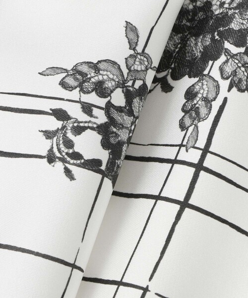 LOULOU WILLOUGHBY（ルルウィルビー）の「【LOULOU WILLOUGHBY】SILK COフラワーチェックシャツブラウス（シャツ/ブラウス・レディース・ホワイト系その他・2）」の18枚目の写真