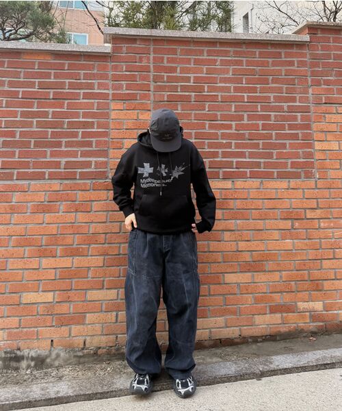 mydeepbluememories（マイディープブルーメモリーズ）の「SYMBOL LOGO GRAPHIC HOODIE (BLACK)（パーカー・レディース・ブラック・FREE/2）」の2枚目の写真