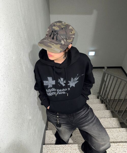 mydeepbluememories（マイディープブルーメモリーズ）の「SYMBOL LOGO GRAPHIC HOODIE (BLACK)（パーカー・レディース・ブラック・FREE/2）」の4枚目の写真