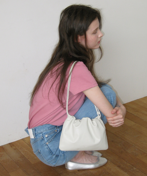 SINOON（シヌーン）の「Dumpling Bag (Ivory)（ショルダーバッグ・レディース・アイボリー・FREE）」の4枚目の写真