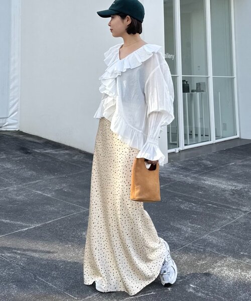 WILLOW（ウィロー）の「【willow】ラッフルフリルブラウス（シャツ/ブラウス・レディース・ブラック/ホワイト・ONE SIZE）」の5枚目の写真