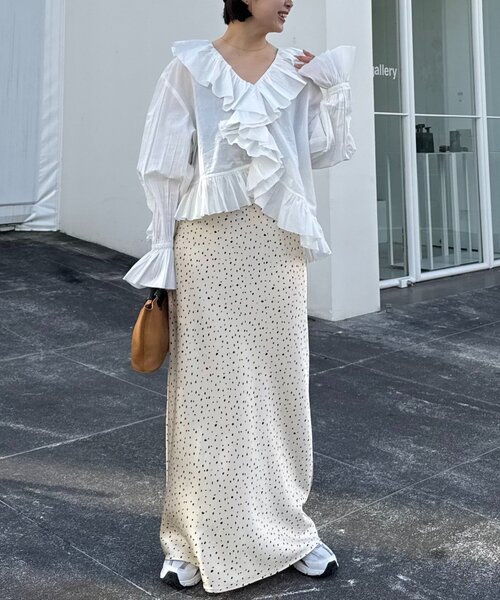 WILLOW（ウィロー）の「【willow】ラッフルフリルブラウス（シャツ/ブラウス・レディース・ブラック/ホワイト・ONE SIZE）」の6枚目の写真