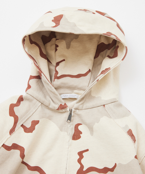 JOURNAL STANDARD（ジャーナルスタンダード）の「ラウンド スリーブ フーディ “カモ柄”（パーカー・メンズ・ベージュ/カーキ・MEDIUM/LARGE）」の3枚目の写真