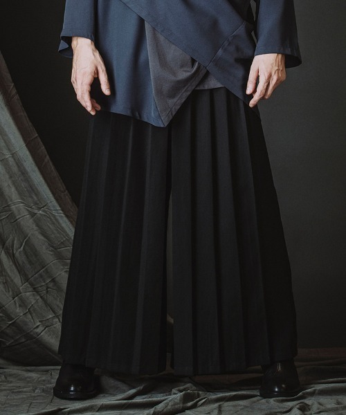 NO ID.（ノーアイディ）の「mp14616-ﾊｶﾏﾌﾟﾘｰﾂﾄﾗｳｻﾞｰｽﾞ パンツ(458006-421P)（その他パンツ・メンズ・グレー/ブラック・2/1）」の2枚目の写真