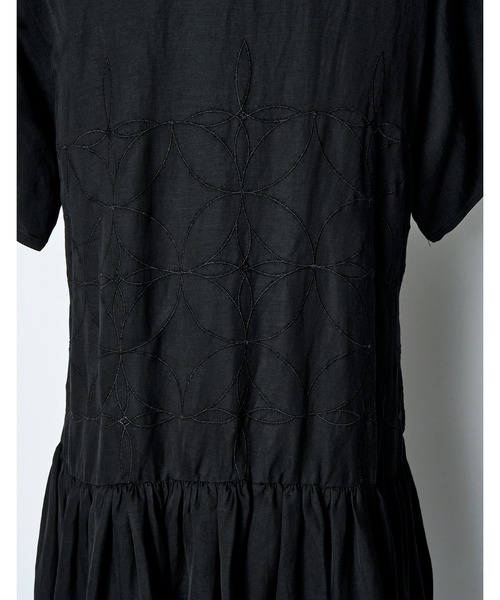 RUMCHE(ラムシェ)の「Tapa Pattern Embroidery Dress / タパエンブロイダリードレス(ワンピース・レディース・ブラック・FREE)」の3枚目の写真
