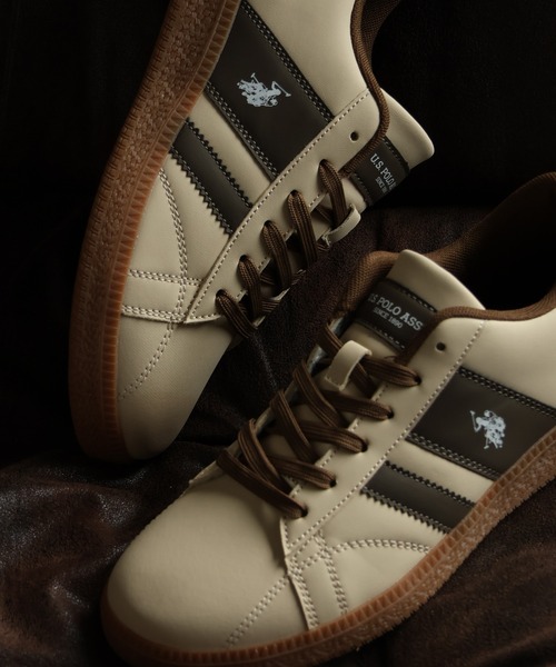 U.S. POLO ASSN.（ユーエスポロアッスン）の「【U.S. POLO ASSN./ユーエスポロアッスン】軽量 ワンポイント バイカラー ローカットスニーカー（スニーカー・メンズ・ホワイト/ブラック/ベージュ・27cm/24.5cm/25cm/26.5cm/26cm/25.5cm/24cm/22.5cm/23.5cm/23cm）」の3枚目の写真