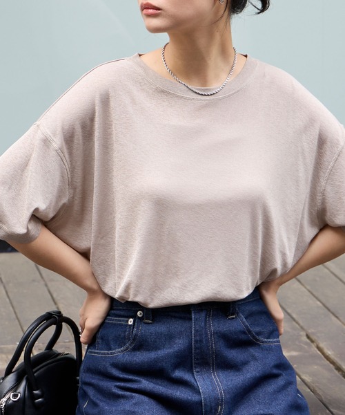 MONO-MART(モノマート)の「【クールスマートウォッシュ】フローティ シアー 半袖 Tシャツ (接触冷感・毛玉防止・イージーケア)(Tシャツ/カットソー・レディース・ブラウン/ライトブルー/ブラック/ネイビー/ミント/ベージュ/ライトイエロー/チャコールグレー/グレー/オフホワイト/キャメル/レッド/ピンク・FREE)」の6枚目の写真
