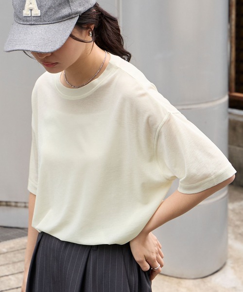MONO-MART(モノマート)の「【クールスマートウォッシュ】フローティ シアー 半袖 Tシャツ (接触冷感・毛玉防止・イージーケア)(Tシャツ/カットソー・レディース・ブラウン/ライトブルー/ブラック/ネイビー/ミント/ベージュ/ライトイエロー/チャコールグレー/グレー/オフホワイト/キャメル/レッド/ピンク・FREE)」の10枚目の写真