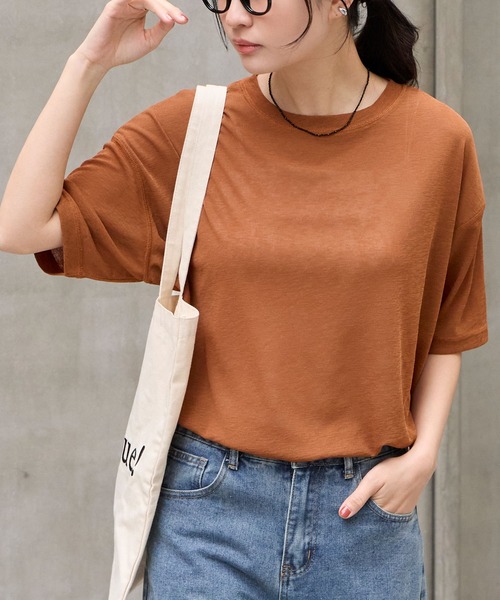 MONO-MART(モノマート)の「【クールスマートウォッシュ】フローティ シアー 半袖 Tシャツ (接触冷感・毛玉防止・イージーケア)(Tシャツ/カットソー・レディース・ブラウン/ライトブルー/ブラック/ネイビー/ミント/ベージュ/ライトイエロー/チャコールグレー/グレー/オフホワイト/キャメル/レッド/ピンク・FREE)」の11枚目の写真