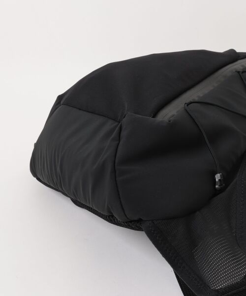 SALOMON(サロモン)の「ADV CROSS BODY BAG(ボディバッグ/ウエストポーチ・メンズ・ブラック・OS)」の6枚目の写真