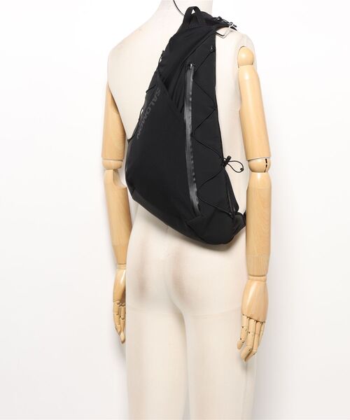 SALOMON(サロモン)の「ADV CROSS BODY BAG(ボディバッグ/ウエストポーチ・メンズ・ブラック・OS)」の9枚目の写真