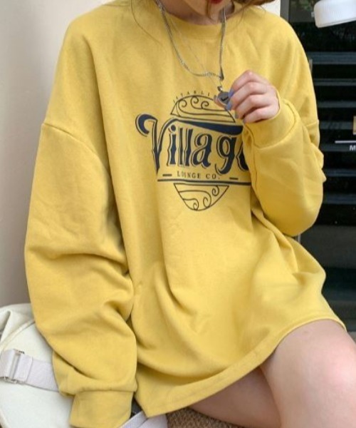 Lips(リップス)の「ゆるっと着られるビッグシルエット!韓国ストリート風ロゴプリントロングTシャツ(スウェット・レディース・ライトグレー/チャコールグレー/イエロー・FREE)」の3枚目の写真