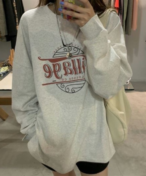 Lips(リップス)の「ゆるっと着られるビッグシルエット!韓国ストリート風ロゴプリントロングTシャツ(スウェット・レディース・ライトグレー/チャコールグレー/イエロー・FREE)」の1枚目の写真